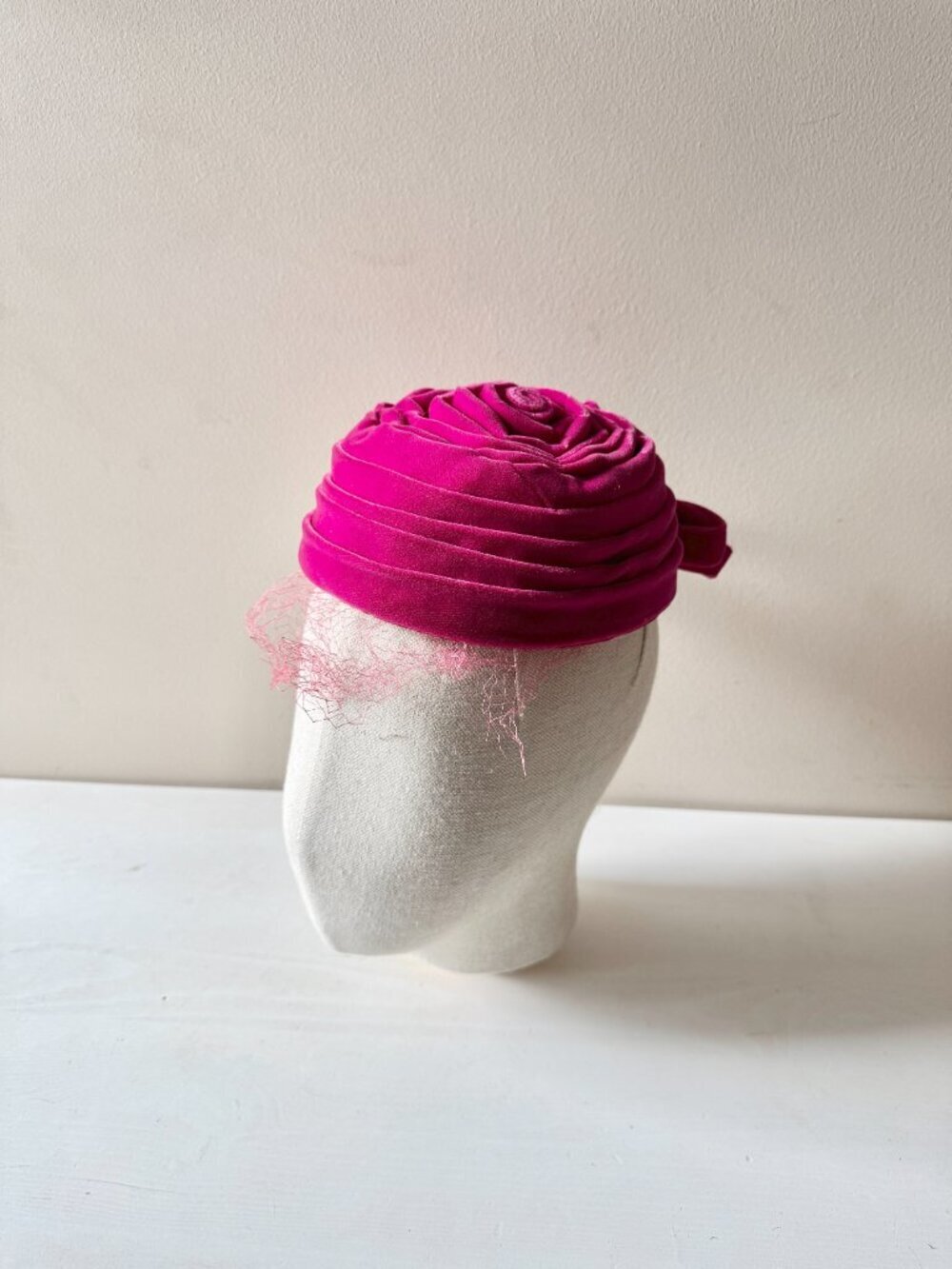 Vintage FRENCH ROOM Fuchsia Pink Velvet Pleated Bow Turban Juliet Hat
